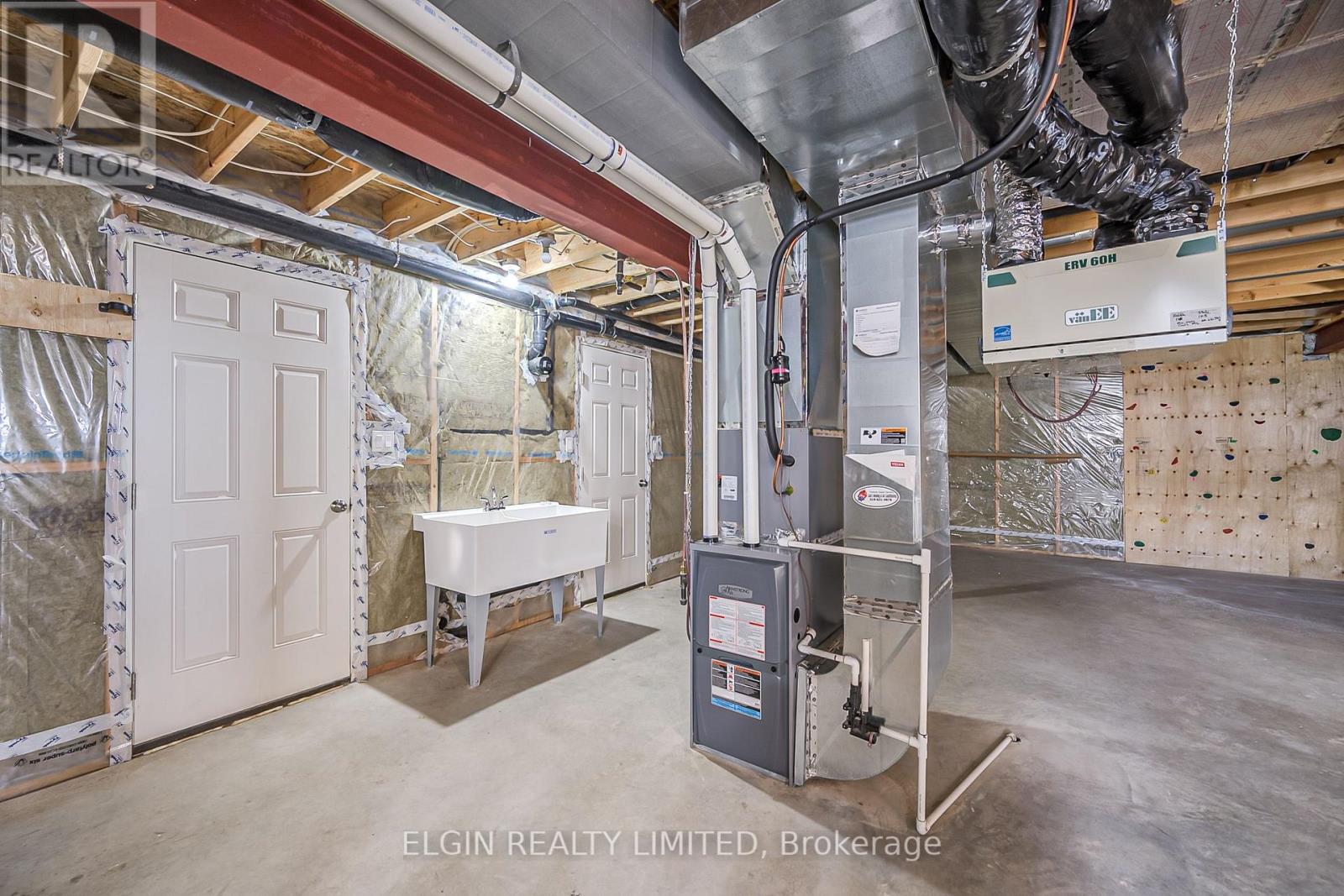 39349 Fingal Line, Southwold, Ontario N5P 3S5 - Photo 37 - X12551004