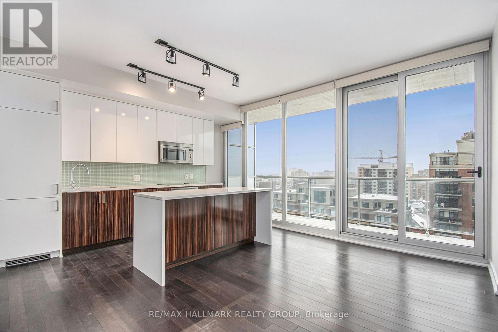 1007 - 300 Lisgar Street, Ottawa, Ontario  K2P 0E2 - Photo 2 - X12550974