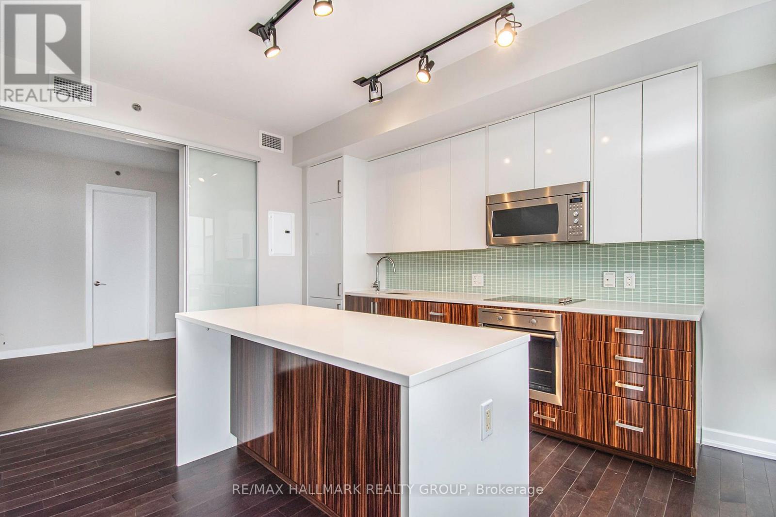 1007 - 300 Lisgar Street, Ottawa, Ontario  K2P 0E2 - Photo 4 - X12550974