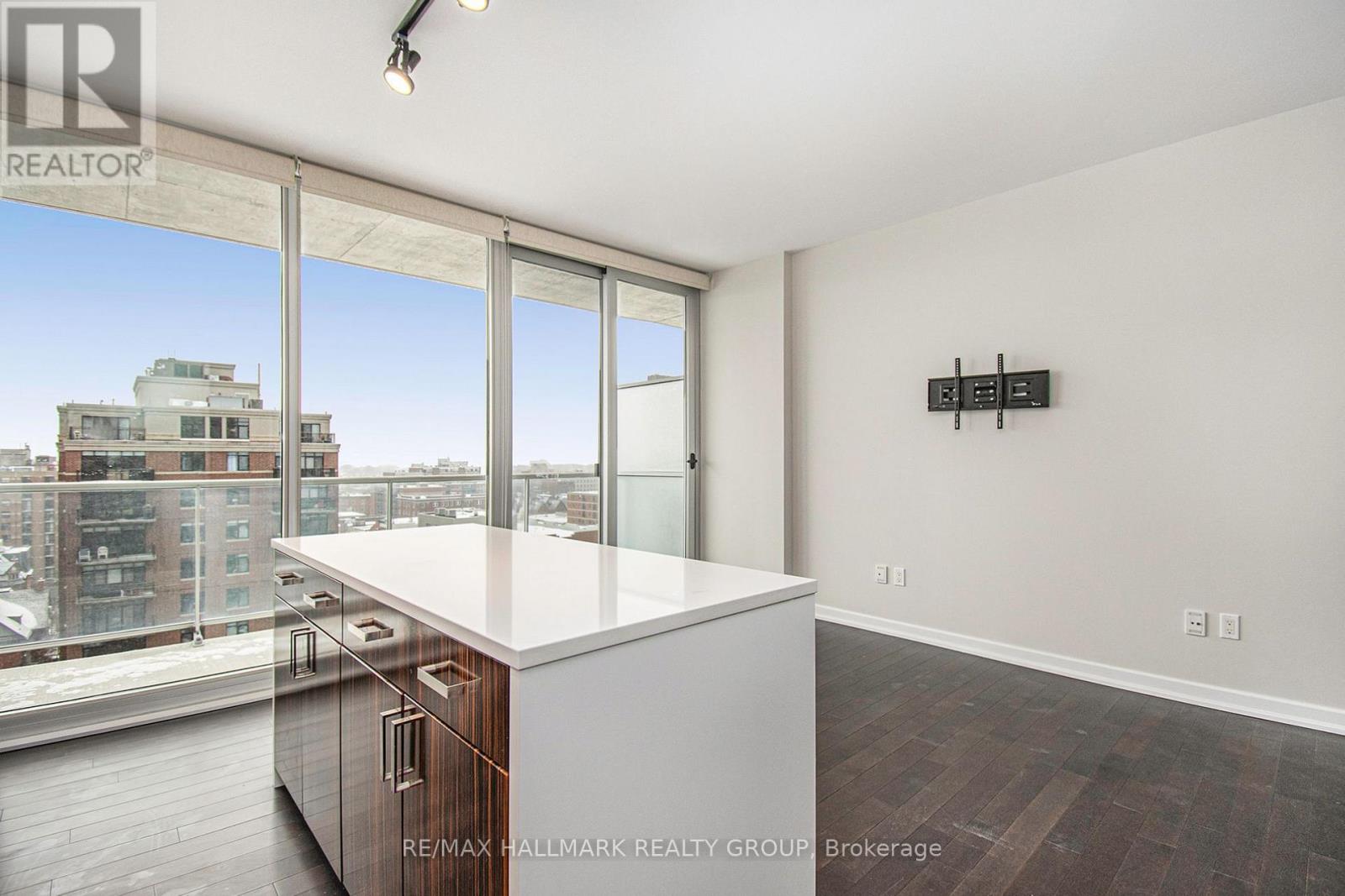 1007 - 300 Lisgar Street, Ottawa, Ontario  K2P 0E2 - Photo 5 - X12550974