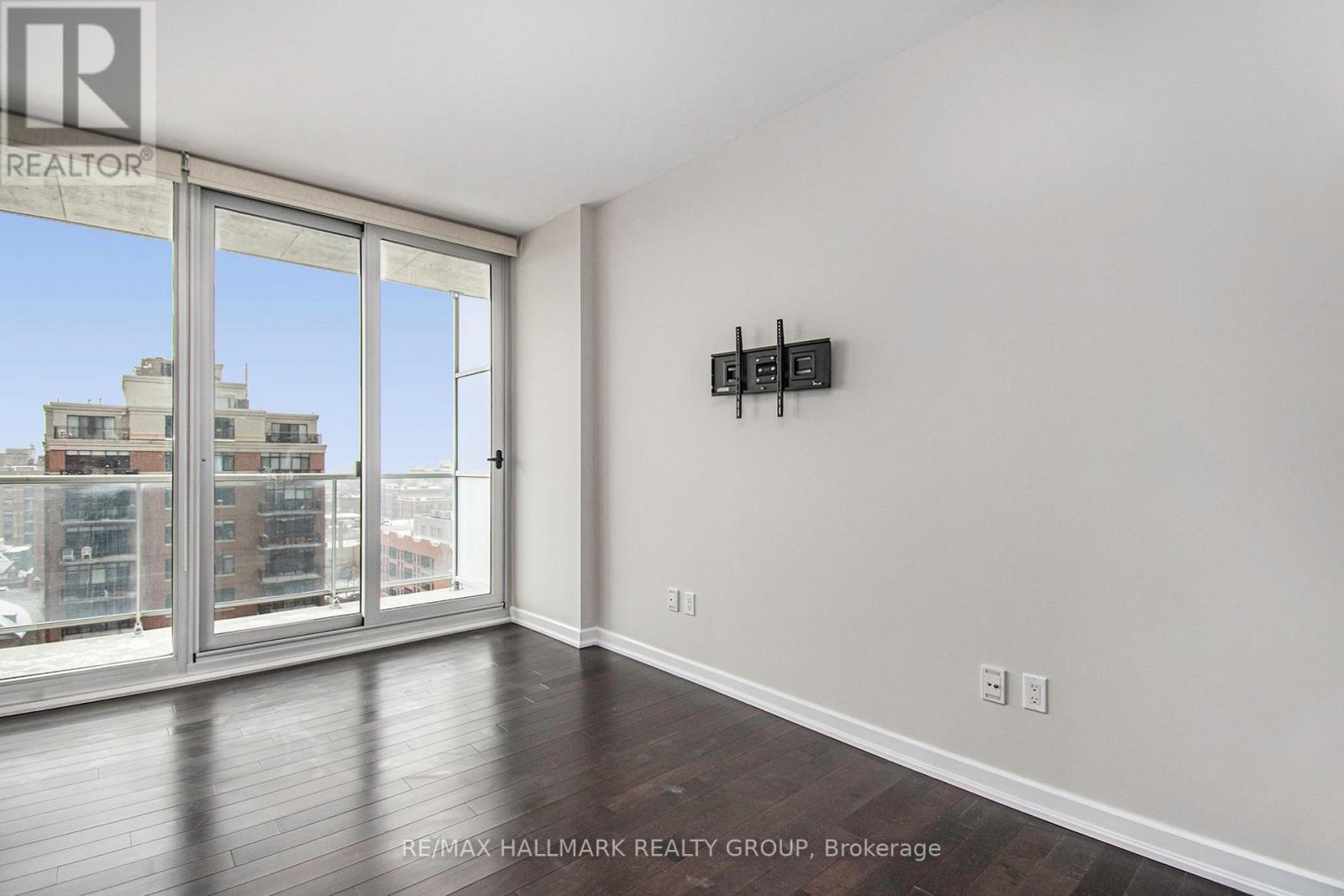 1007 - 300 Lisgar Street, Ottawa, Ontario  K2P 0E2 - Photo 9 - X12550974