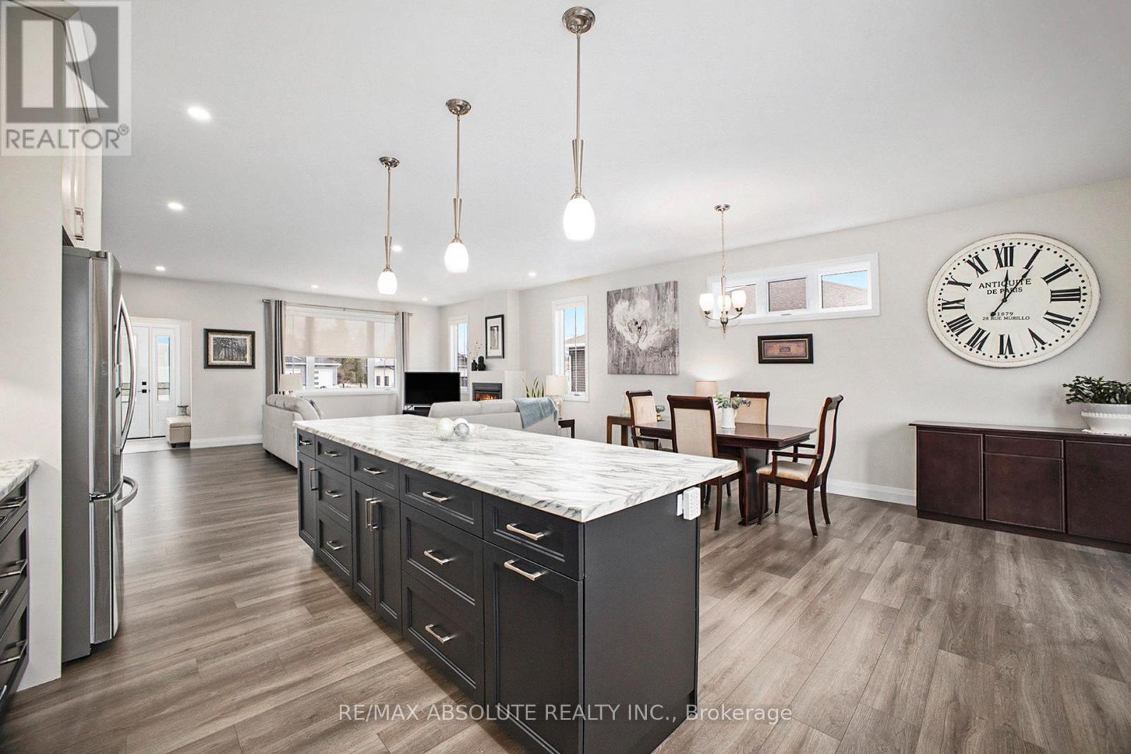 18 Morrison Drive, Whitewater Region, Ontario K0J 1K0 - Photo 14 - X12550986