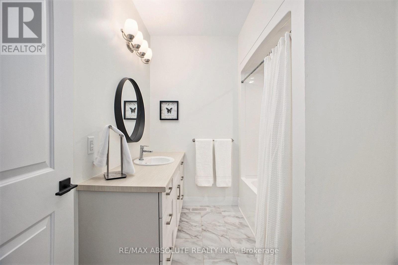 18 Morrison Drive, Whitewater Region, Ontario K0J 1K0 - Photo 15 - X12550986