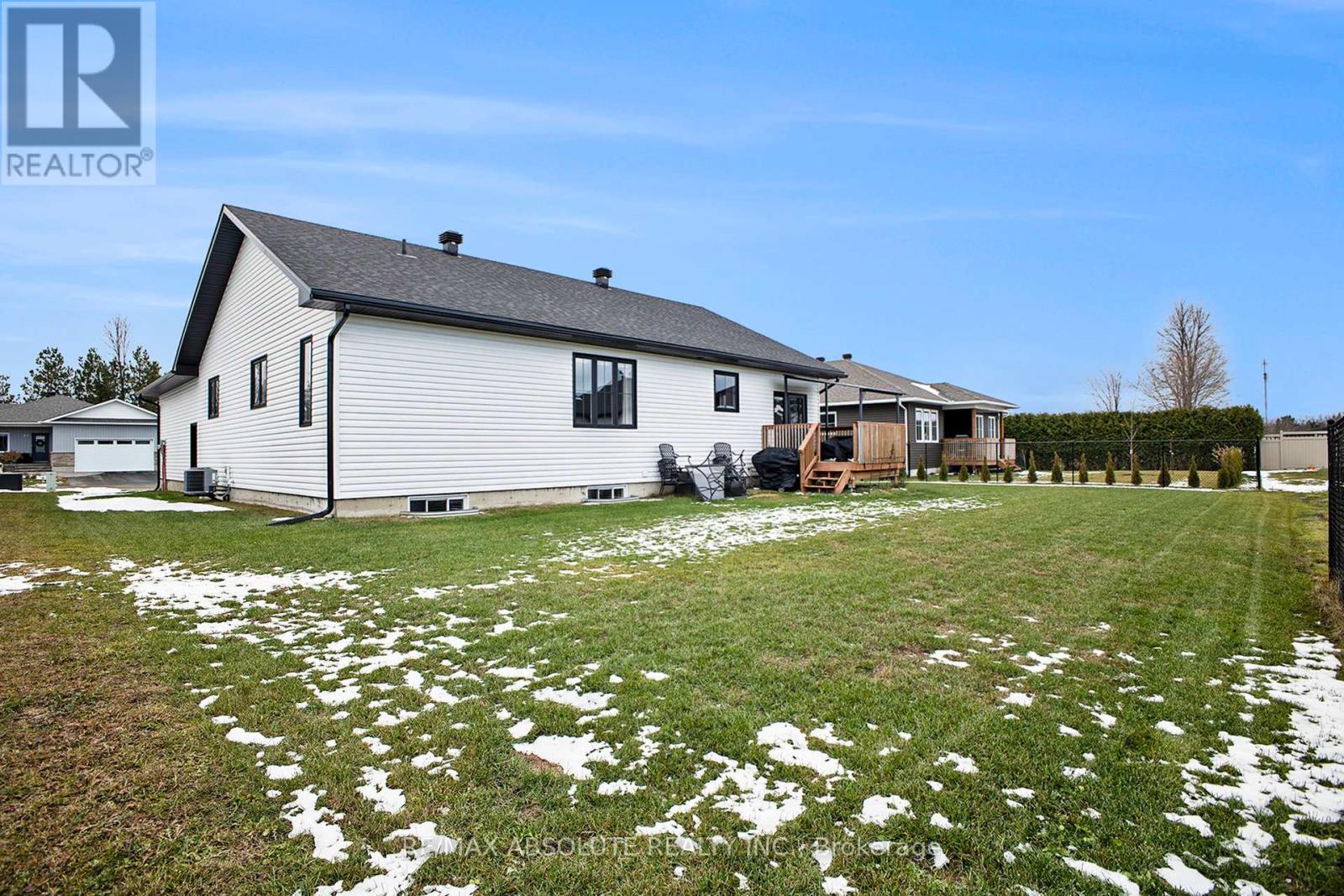 18 Morrison Drive, Whitewater Region, Ontario K0J 1K0 - Photo 27 - X12550986