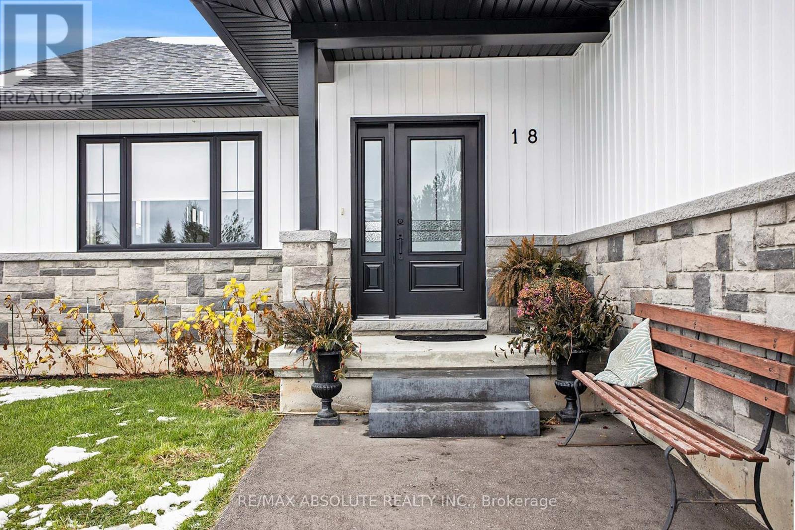 18 Morrison Drive, Whitewater Region, Ontario K0J 1K0 - Photo 30 - X12550986