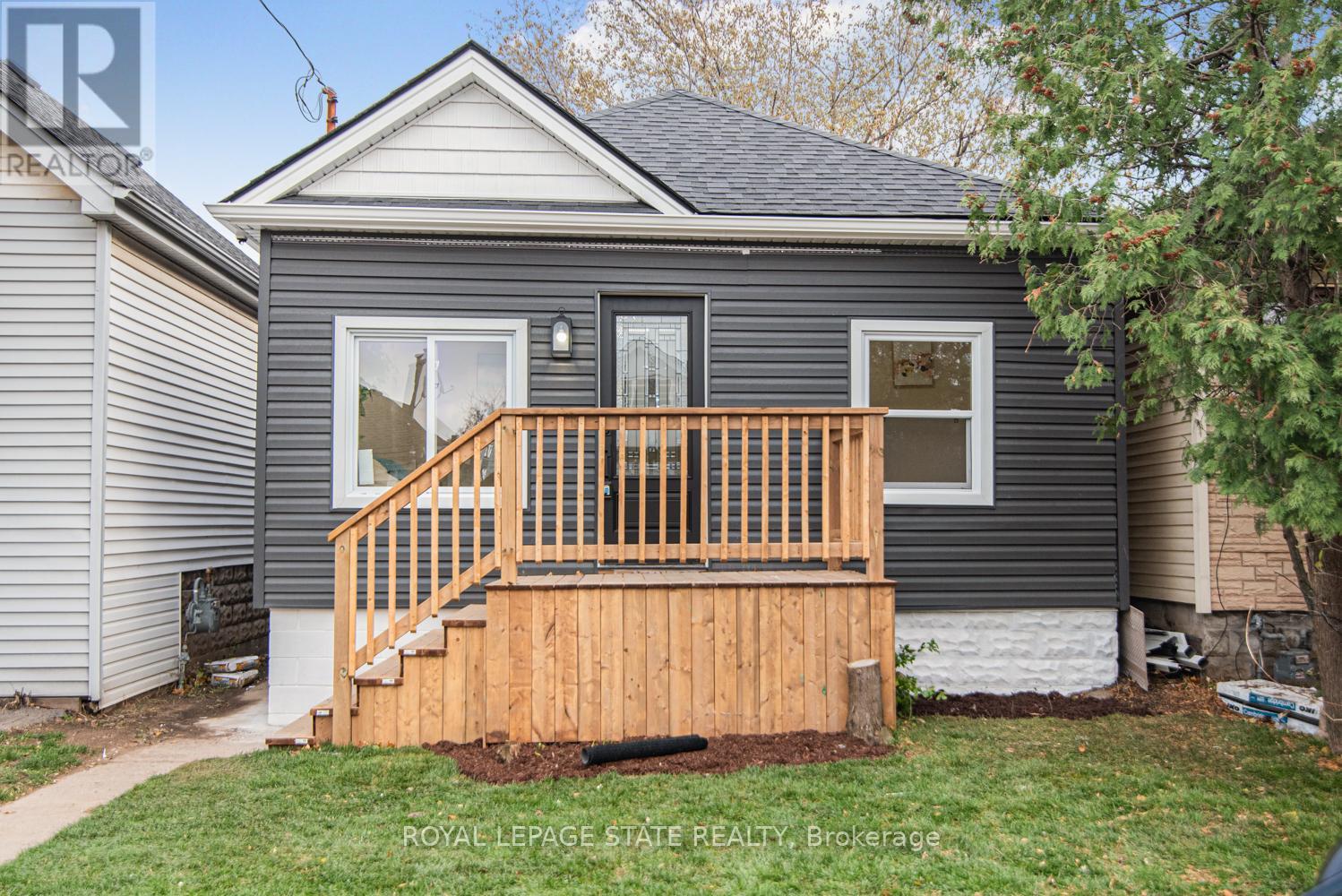 330 Fairfield Avenue, Hamilton, Ontario  L8H 5H8 - Photo 3 - X12550804