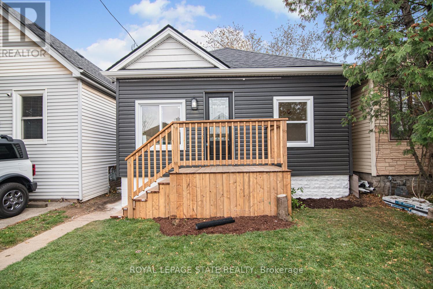 330 Fairfield Avenue, Hamilton, Ontario  L8H 5H8 - Photo 4 - X12550804