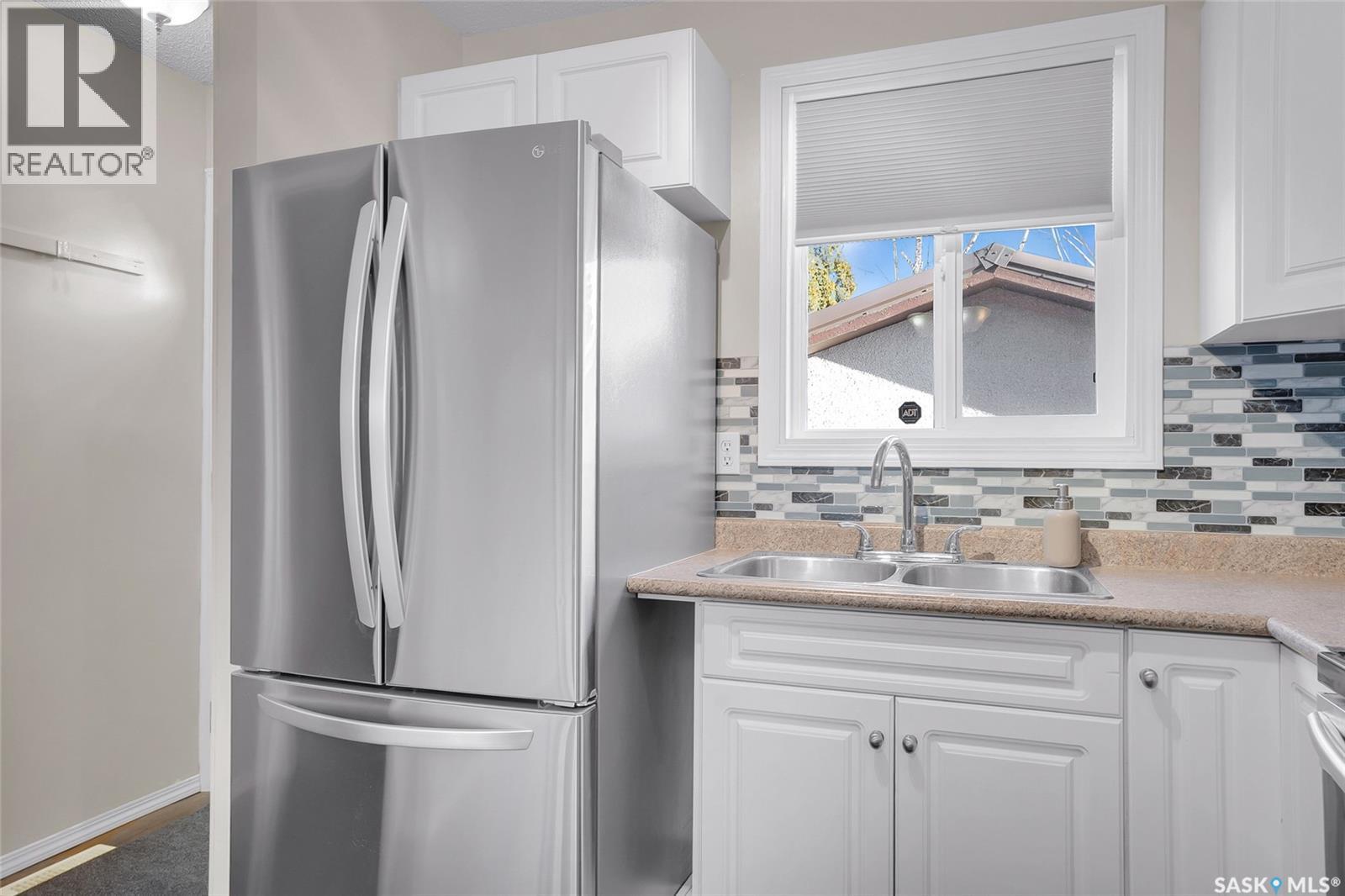 330 Smallwood Crescent, Saskatoon, Saskatchewan  S4L 4S5 - Photo 8 - SK024113