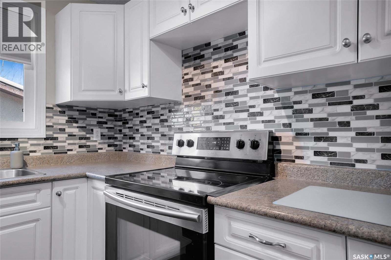 330 Smallwood Crescent, Saskatoon, Saskatchewan  S4L 4S5 - Photo 9 - SK024113