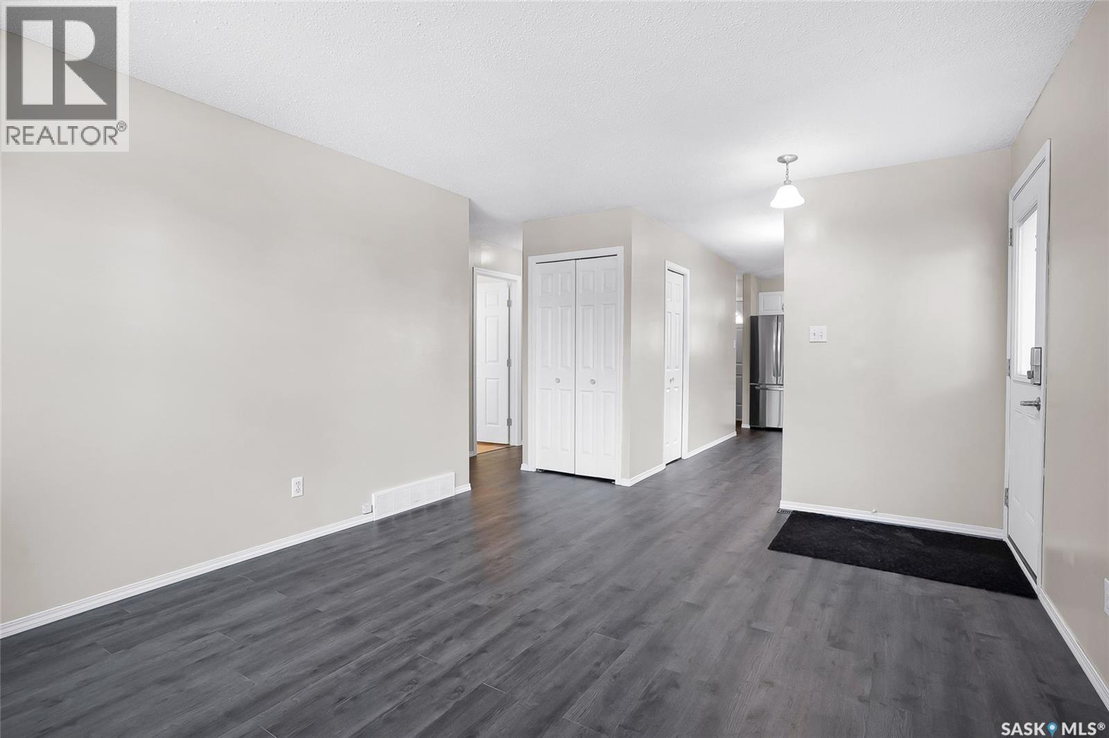 330 Smallwood Crescent, Saskatoon, Saskatchewan  S4L 4S5 - Photo 4 - SK024113