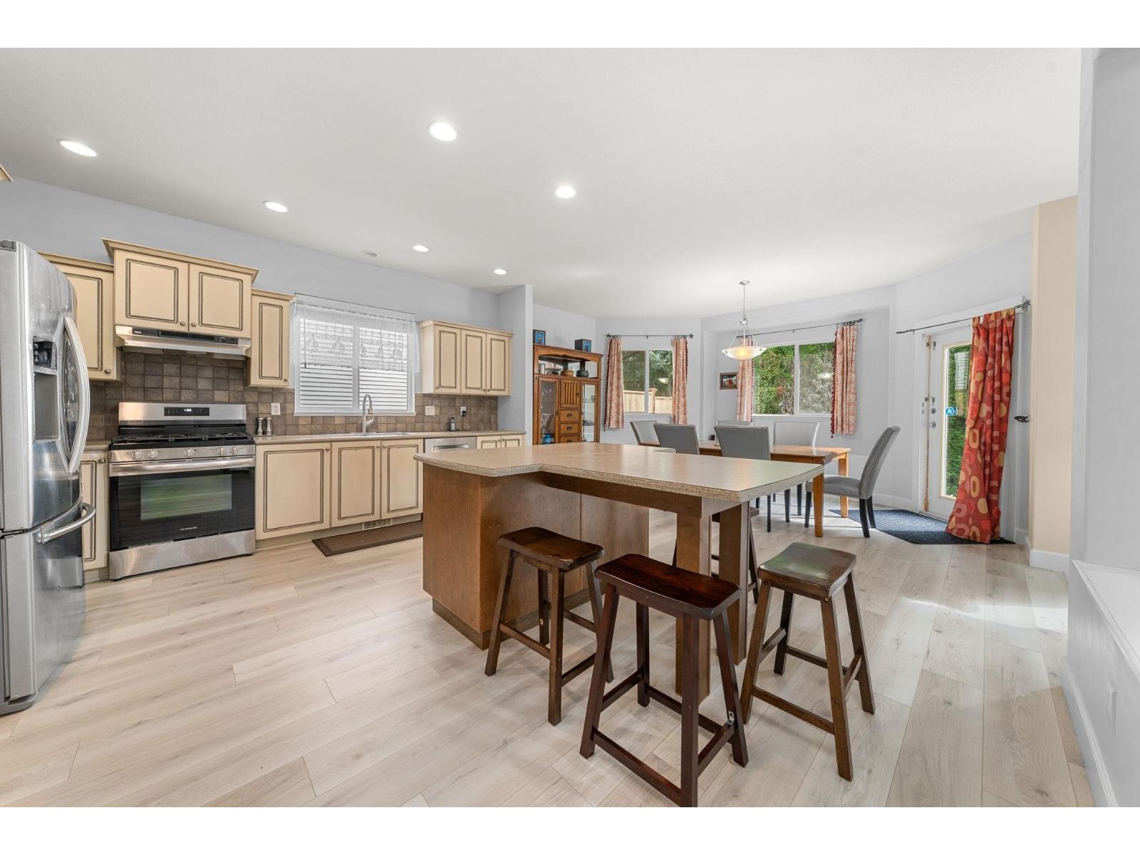 6942 198B STREET, Langley, British Columbia