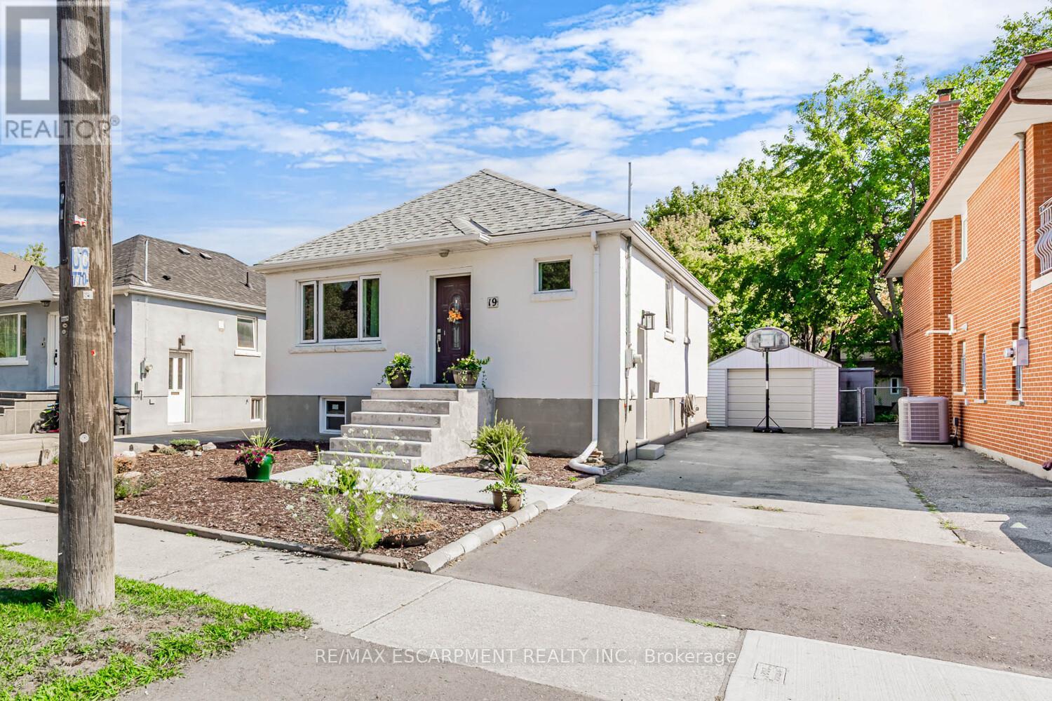 19 STOCK AVENUE, Toronto, Ontario