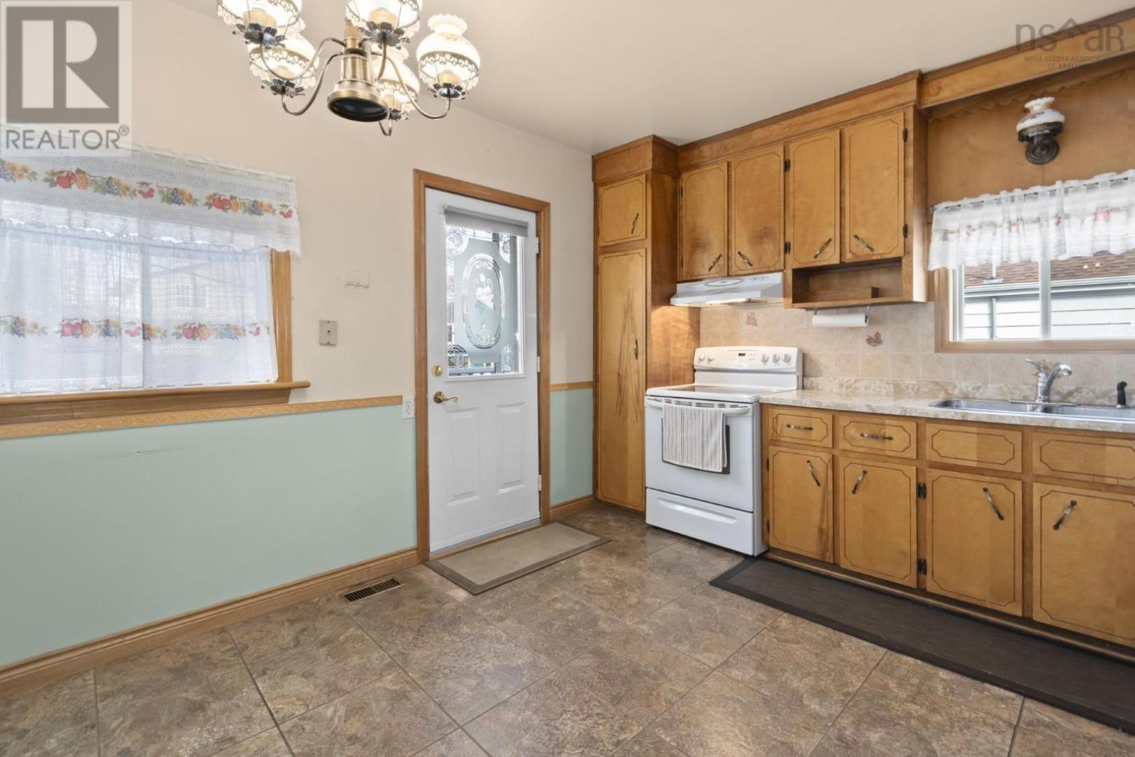 50 Forest Hill Drive, Halifax, Nova Scotia  B3M 1X5 - Photo 4 - 202527897