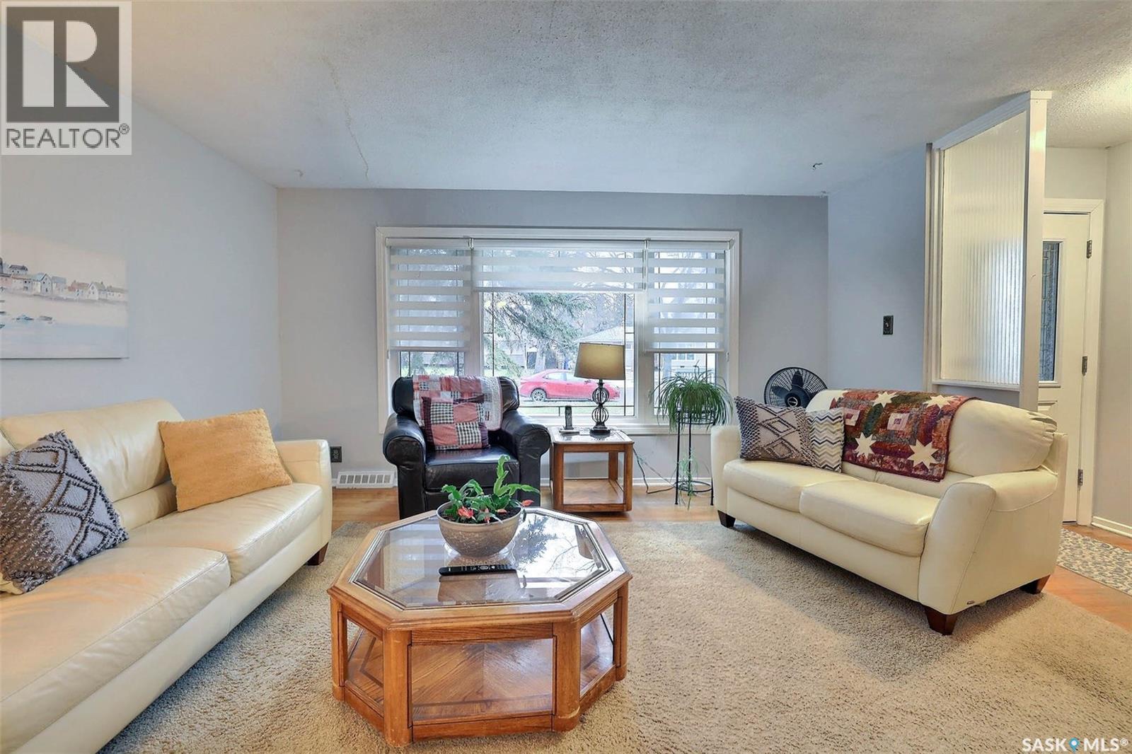 1711 Grant Drive, Regina, Saskatchewan  S4S 4V3 - Photo 3 - SK024156