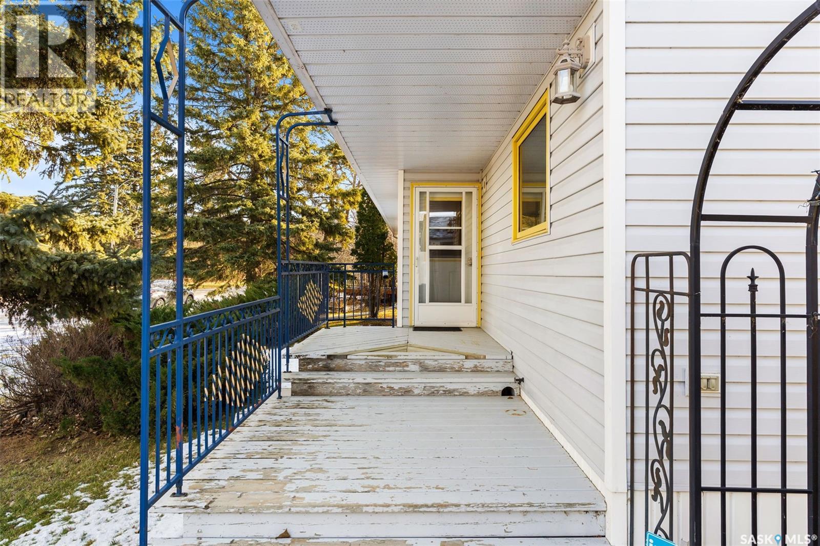 420 3rd Avenue, Kelliher, Saskatchewan  S0A 1V0 - Photo 2 - SK024154