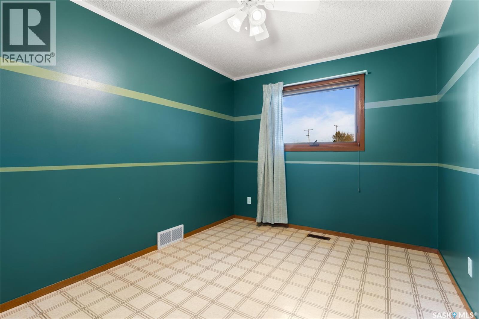 420 3rd Avenue, Kelliher, Saskatchewan  S0A 1V0 - Photo 27 - SK024154