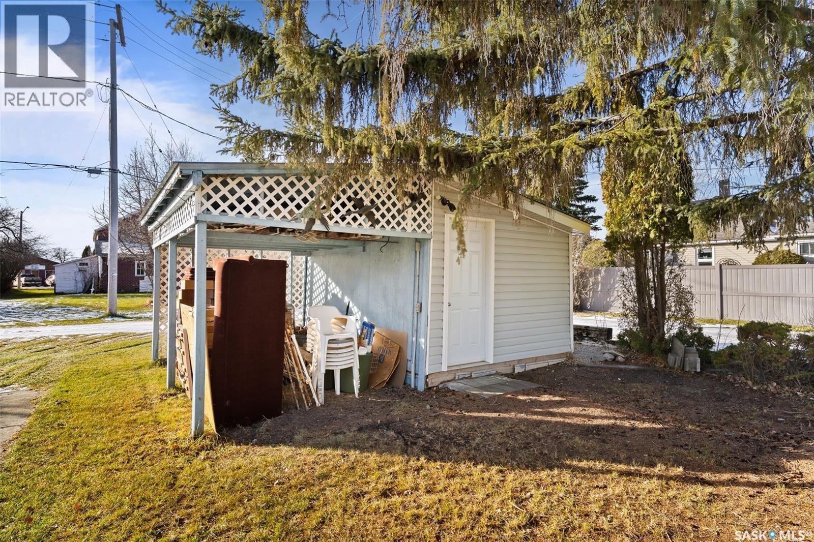 420 3rd Avenue, Kelliher, Saskatchewan  S0A 1V0 - Photo 40 - SK024154