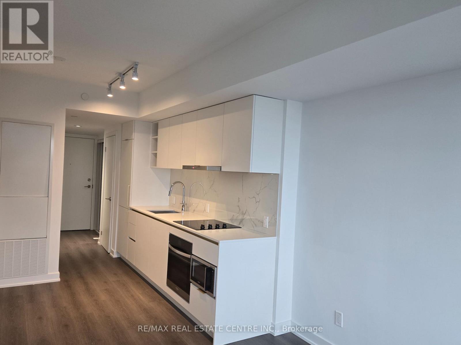3011 - 8 Wellesley St W Street, Toronto, Ontario  M4Y 0J5 - Photo 2 - C12550938