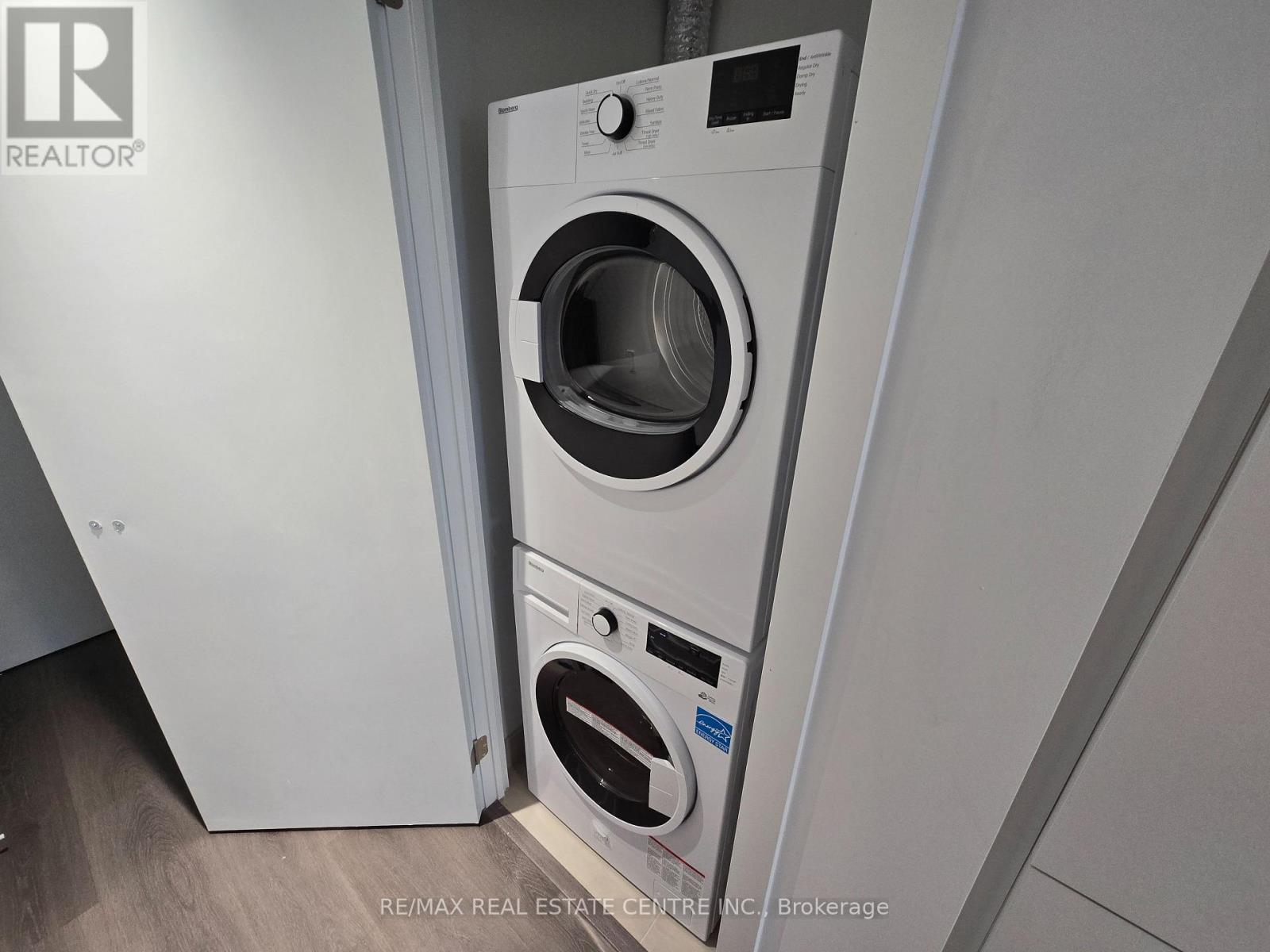 3011 - 8 Wellesley St W Street, Toronto, Ontario  M4Y 0J5 - Photo 4 - C12550938