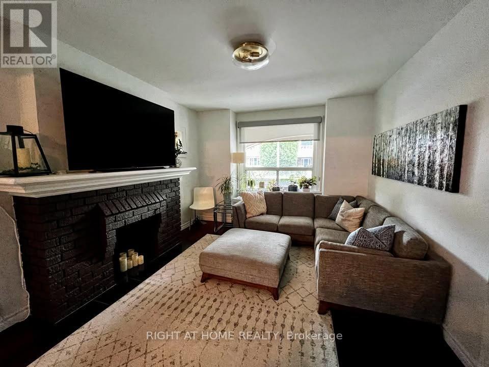 270 GLEBEHOLME BOULEVARD, Toronto, Ontario