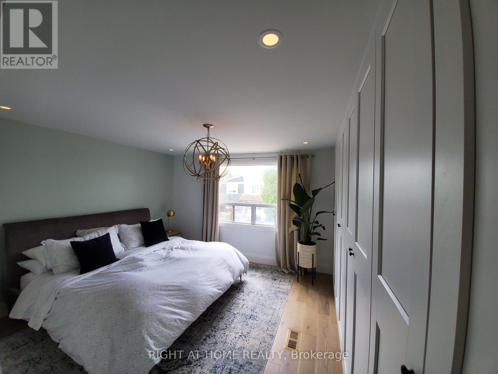 270 Glebeholme Boulevard, Toronto, Ontario M4J 1T2 - Photo 12 - E12551008