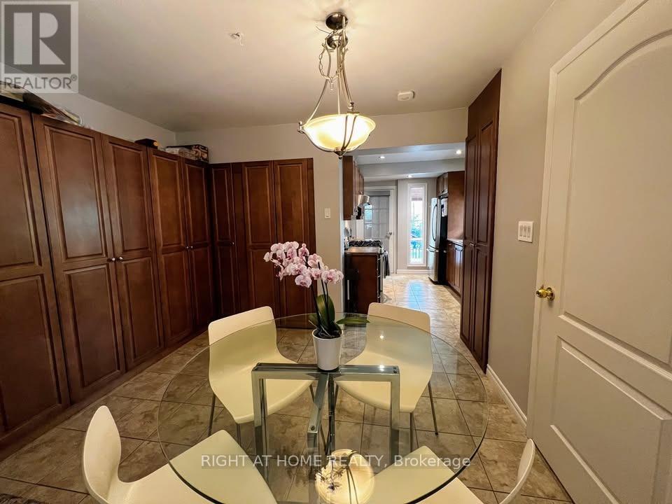 270 Glebeholme Boulevard, Toronto, Ontario M4J 1T2 - Photo 4 - E12551008