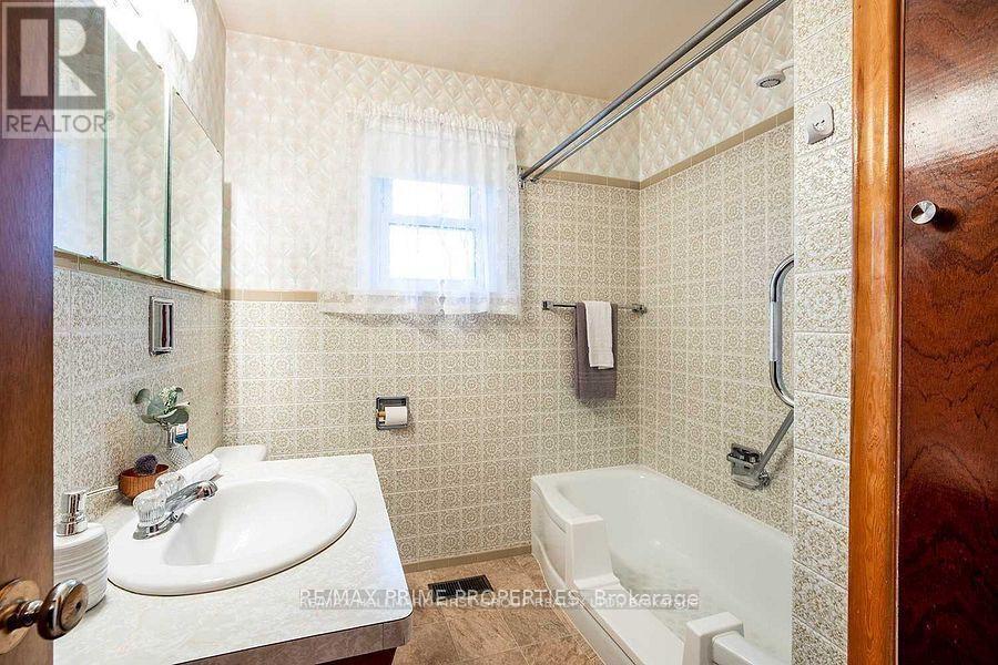 97 Elizabeth Crescent S, Whitby, Ontario  L1N 3R9 - Photo 23 - E12551034