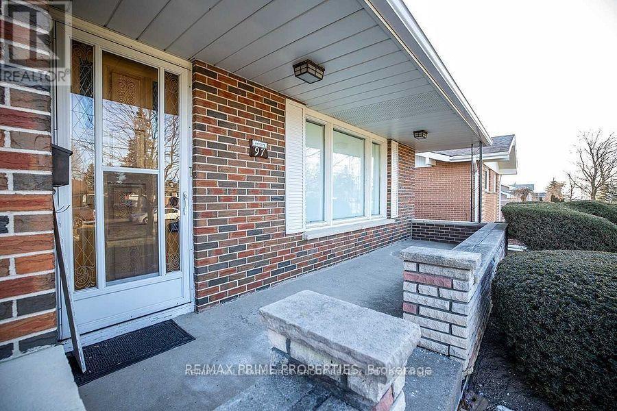 97 Elizabeth Crescent S, Whitby, Ontario  L1N 3R9 - Photo 4 - E12551034