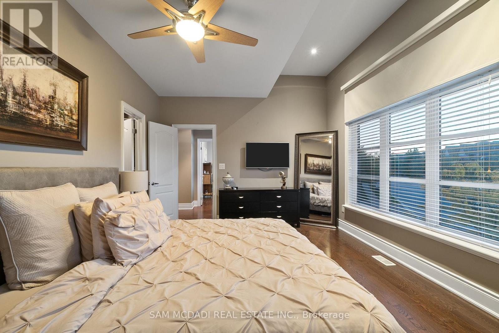 1220 Milna Drive, Oakville, Ontario L6H 0A8 - Photo 29 - W12424229