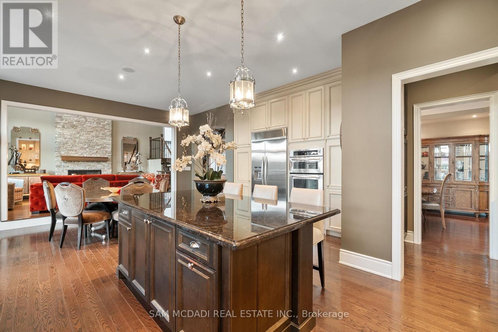 1220 Milna Drive, Oakville, Ontario L6H 0A8 - Photo 9 - W12424229