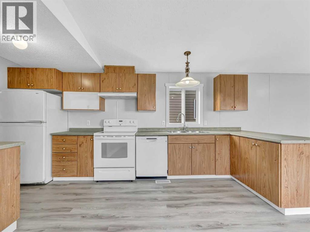 57 Maple Drive W, Brooks, Alberta  T1R 1J2 - Photo 10 - A2270983