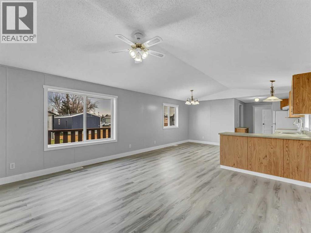 57 Maple Drive W, Brooks, Alberta  T1R 1J2 - Photo 8 - A2270983