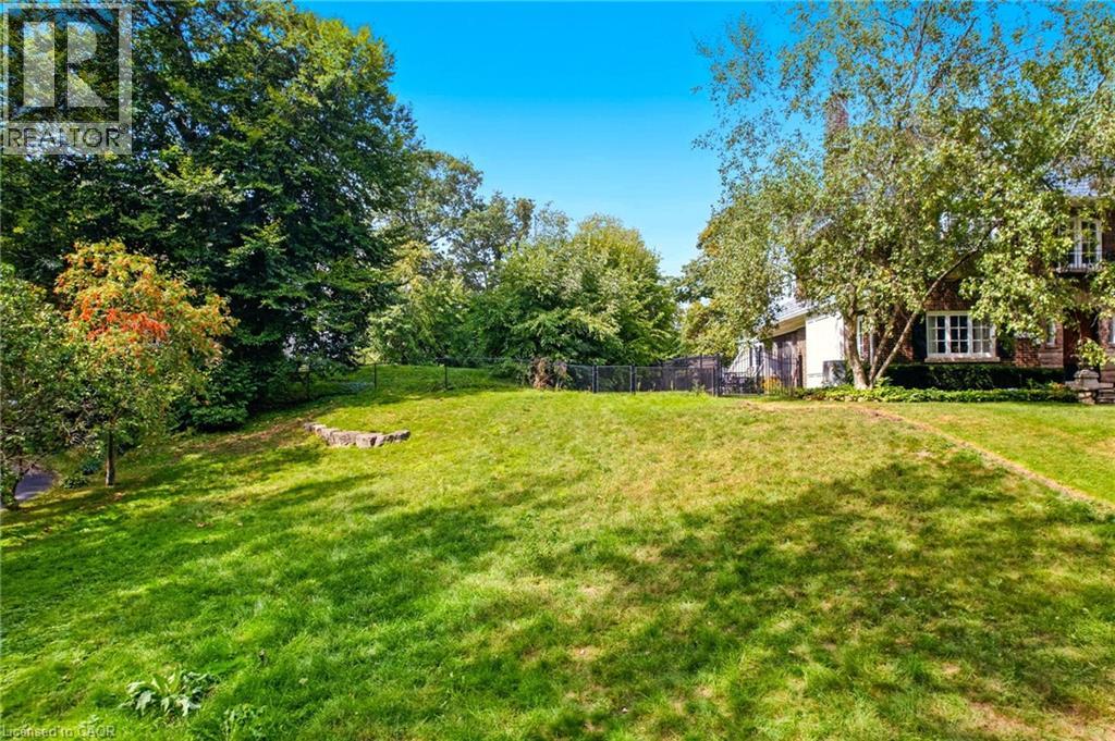 3063 Woodland Park Drive, Burlington, Ontario L7N 1K8 - Photo 2 - 40769213