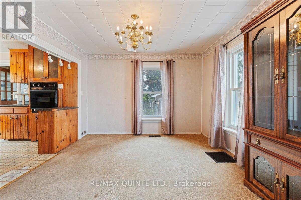 19 Broad Street, Prince Edward County, Ontario  K0K 2T0 - Photo 11 - X12551294