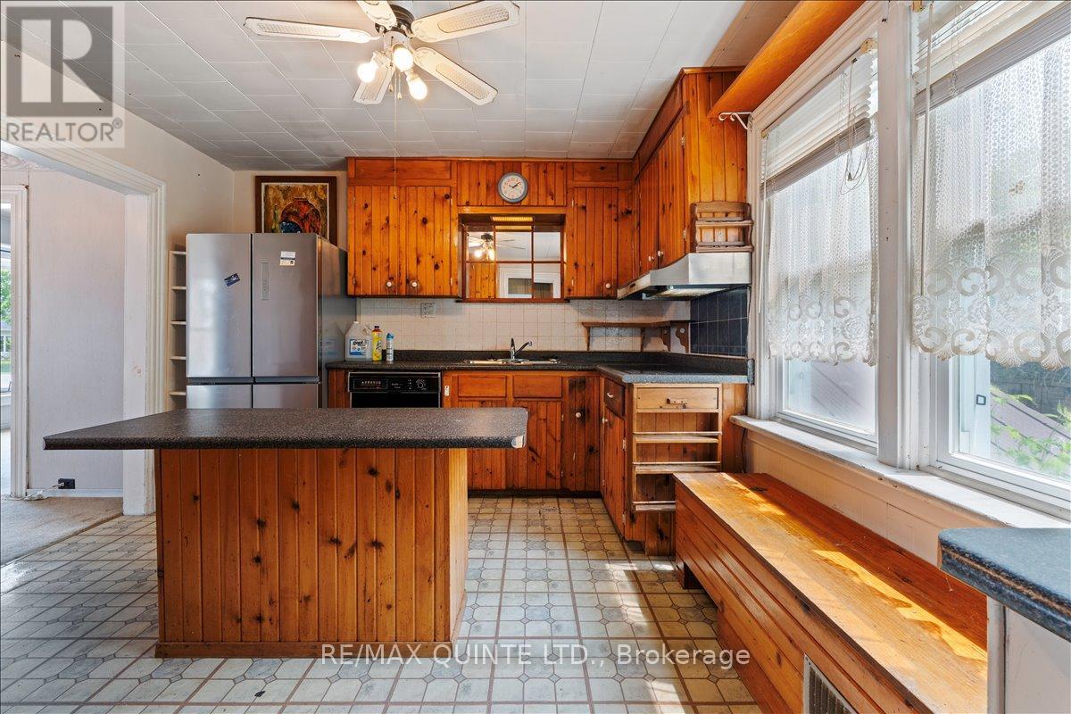19 Broad Street, Prince Edward County, Ontario  K0K 2T0 - Photo 14 - X12551294