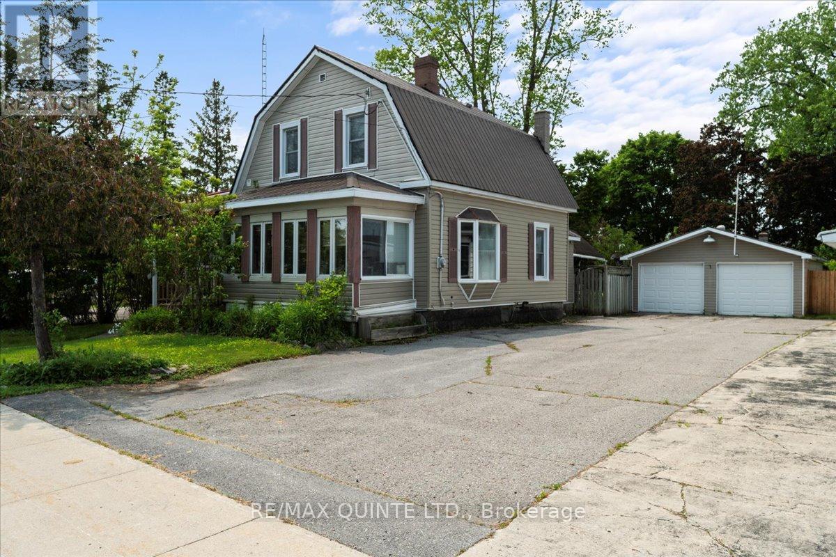 19 Broad Street, Prince Edward County, Ontario  K0K 2T0 - Photo 2 - X12551294
