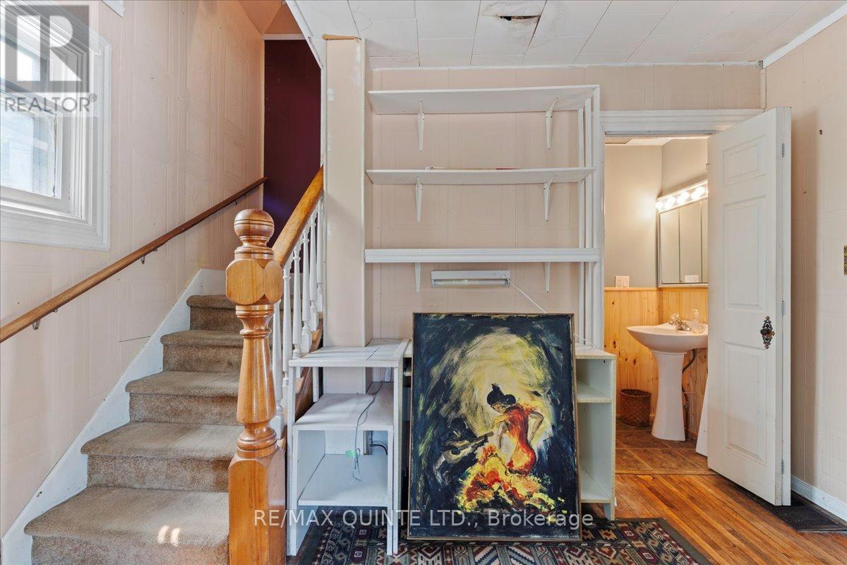 19 Broad Street, Prince Edward County, Ontario  K0K 2T0 - Photo 4 - X12551294