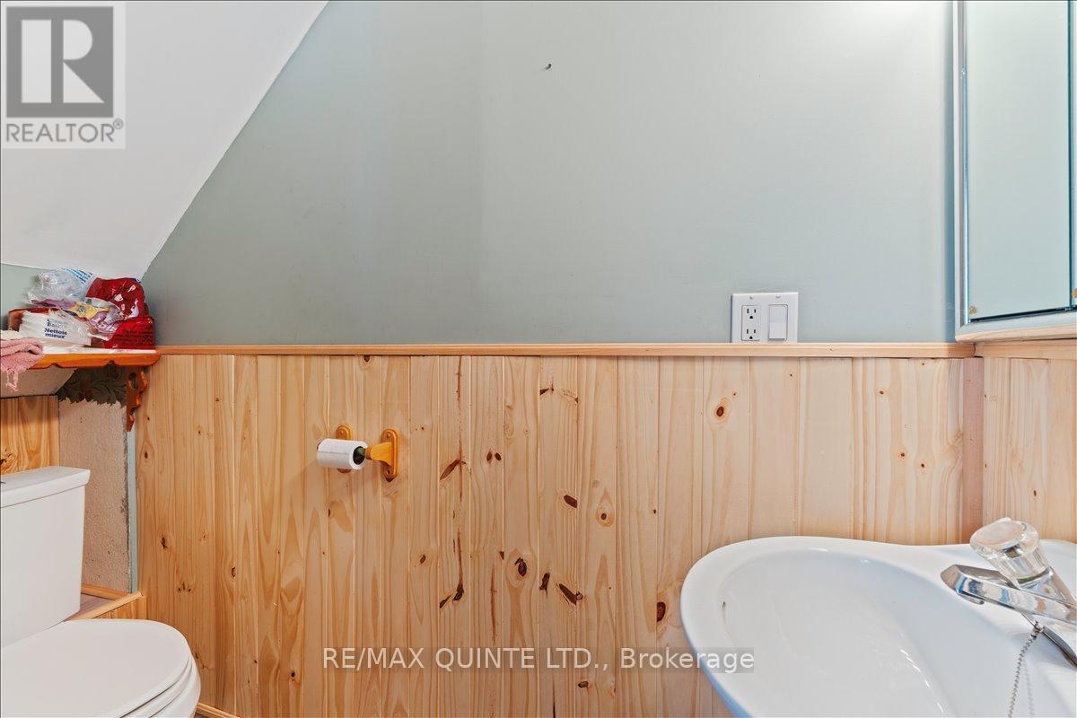 19 Broad Street, Prince Edward County, Ontario  K0K 2T0 - Photo 7 - X12551294