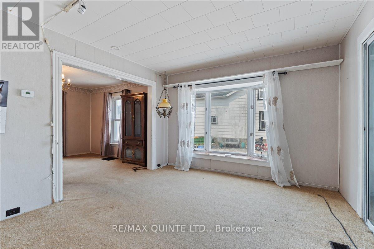 19 Broad Street, Prince Edward County, Ontario  K0K 2T0 - Photo 8 - X12551294