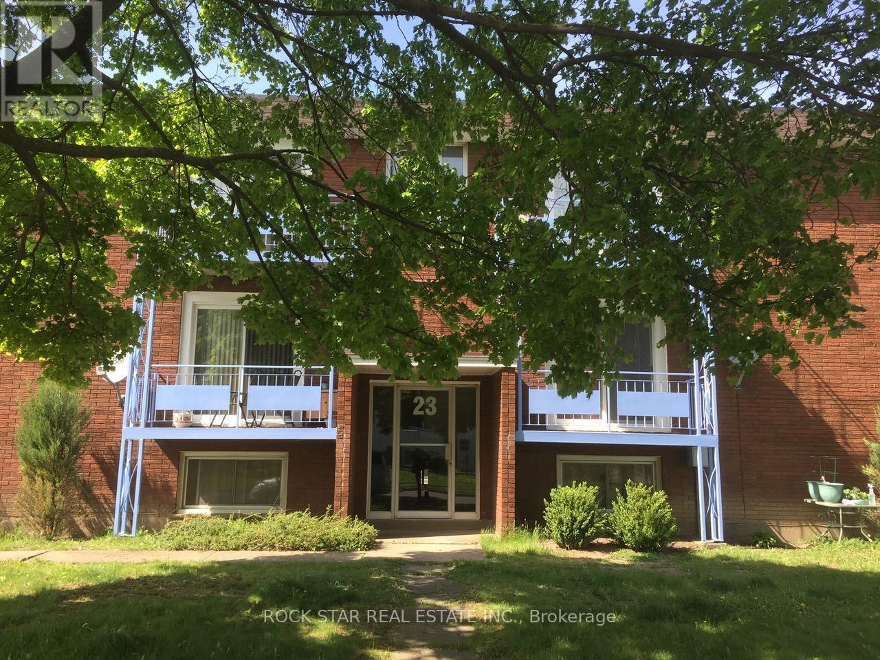 23 Saint Andrews Avenue, Welland, Ontario  L3B 1E2 - Photo 2 - X12440067