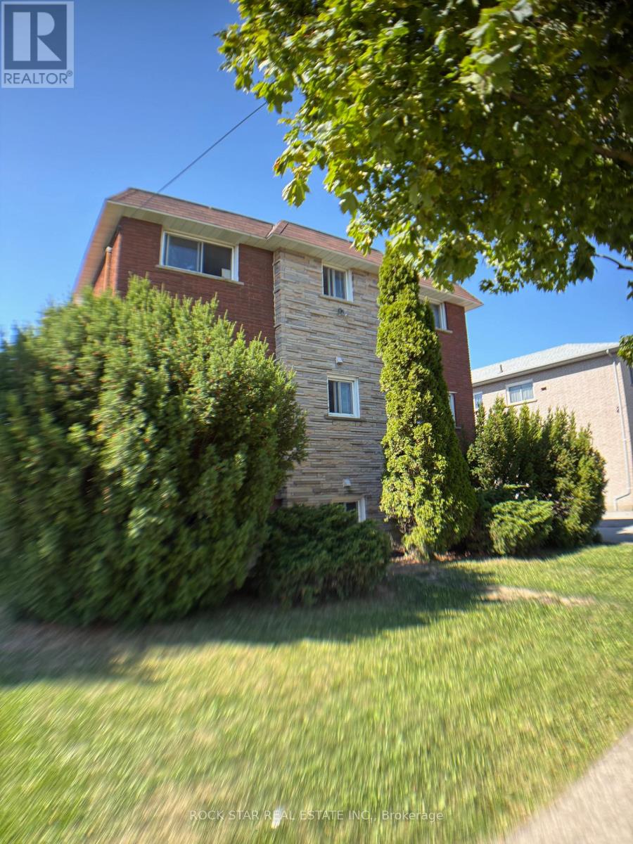 23 Saint Andrews Avenue, Welland, Ontario  L3B 1E2 - Photo 18 - X12440067