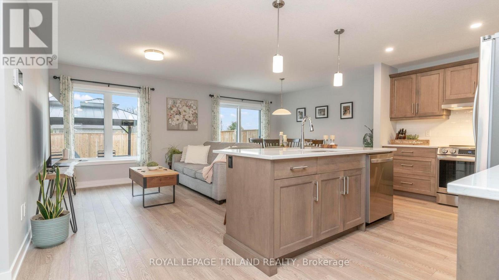 84 Empire Parkway, St. Thomas, Ontario N5R 0N4 - Photo 4 - X12551040