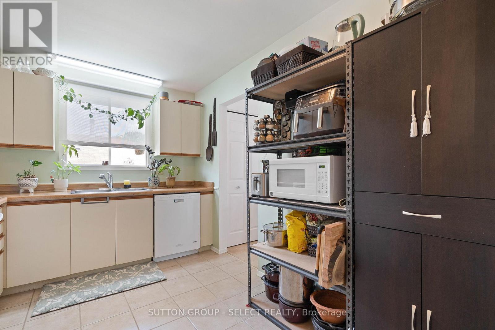 72 Blanchard Crescent, London North, Ontario  N6G 4E4 - Photo 14 - X12551090