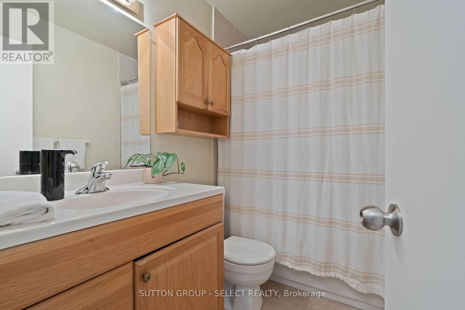 72 Blanchard Crescent, London North, Ontario  N6G 4E4 - Photo 22 - X12551090