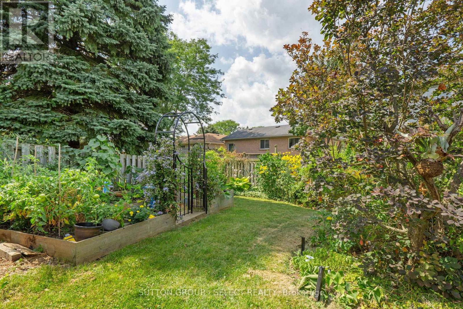 72 Blanchard Crescent, London North, Ontario  N6G 4E4 - Photo 35 - X12551090