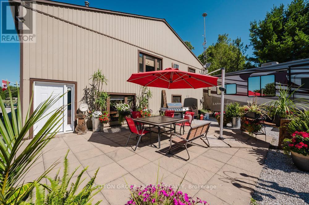 9450 Longwoods Road, Chatham-Kent, Ontario  N7M 5J1 - Photo 1 - X12551092