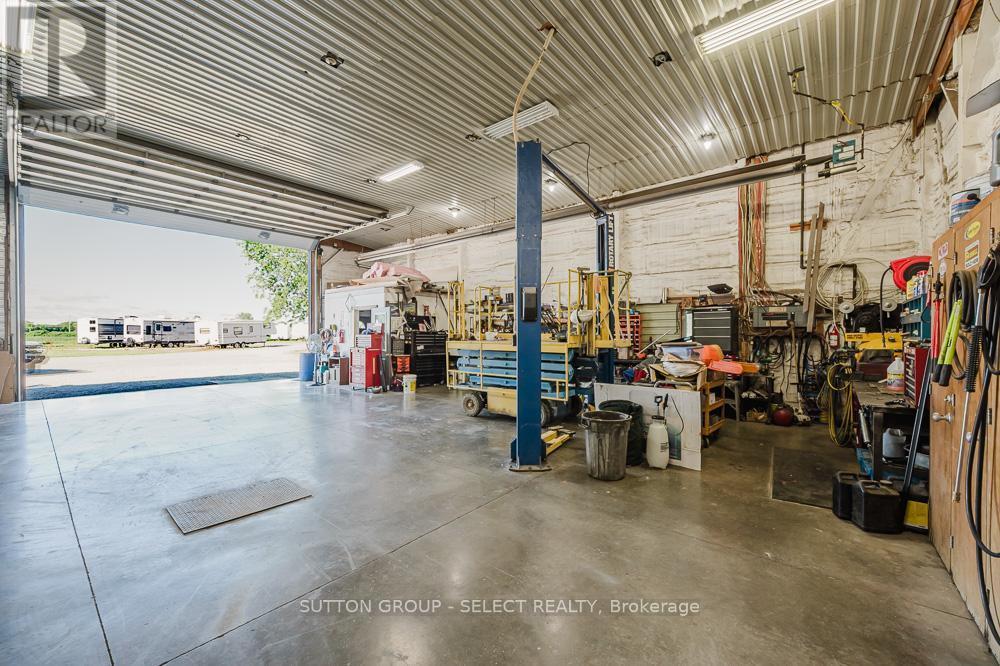 9450 Longwoods Road, Chatham-Kent, Ontario  N7M 5J1 - Photo 21 - X12551092