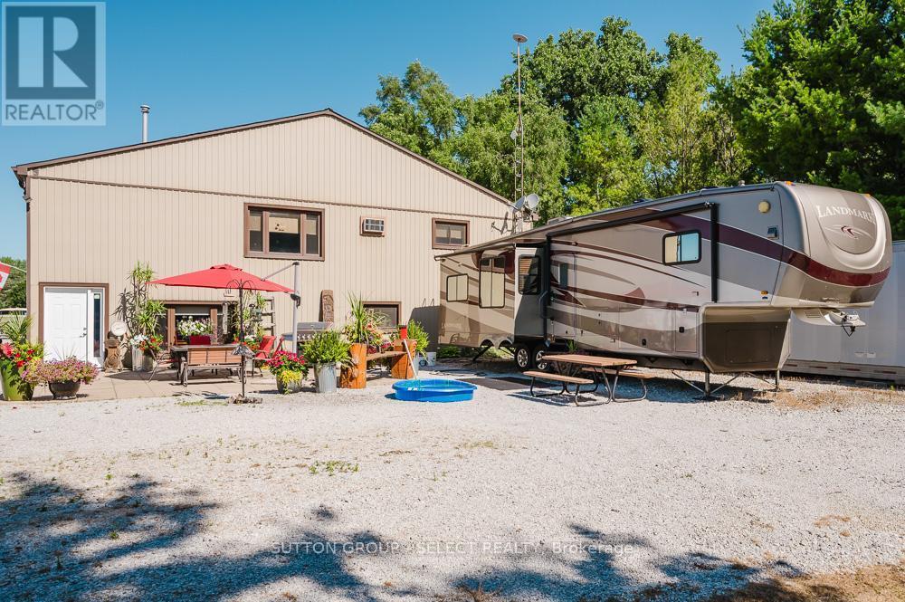 9450 Longwoods Road, Chatham-Kent, Ontario  N7M 5J1 - Photo 22 - X12551092