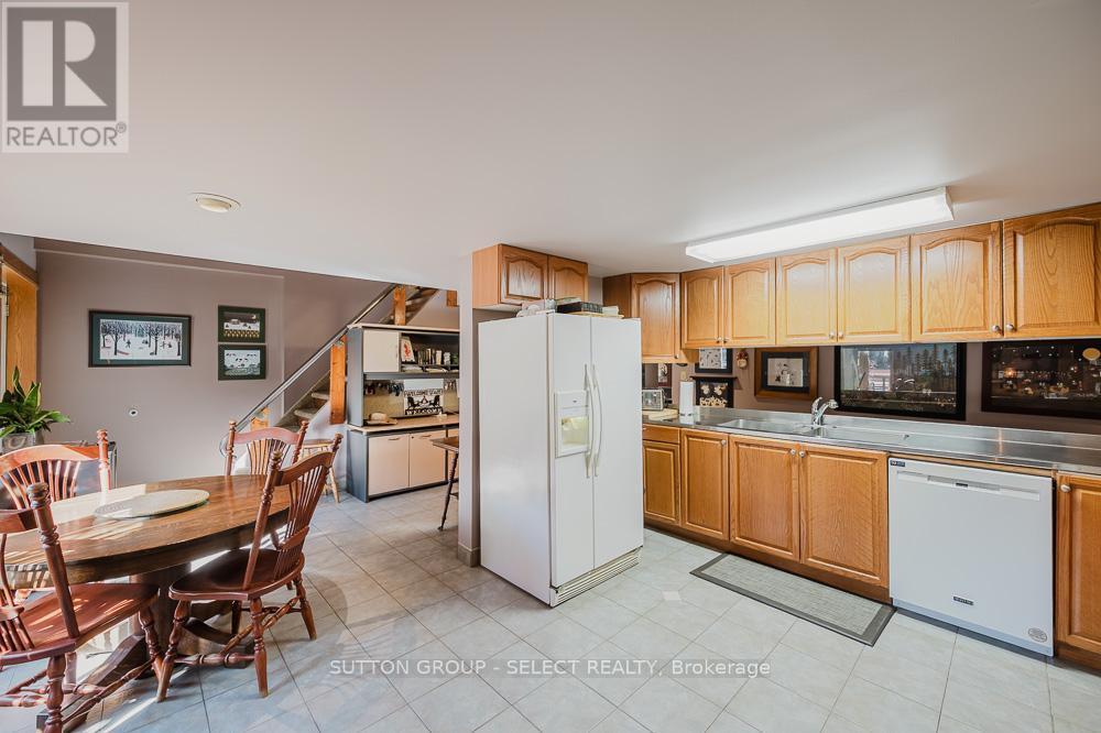 9450 Longwoods Road, Chatham-Kent, Ontario  N7M 5J1 - Photo 3 - X12551092