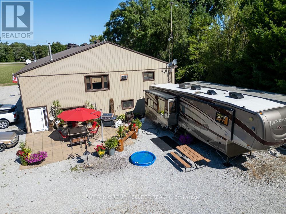 9450 Longwoods Road, Chatham-Kent, Ontario  N7M 5J1 - Photo 45 - X12551092